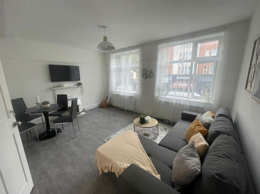 Lovely 2 Bed On Tower Bridge Apartamento Londres