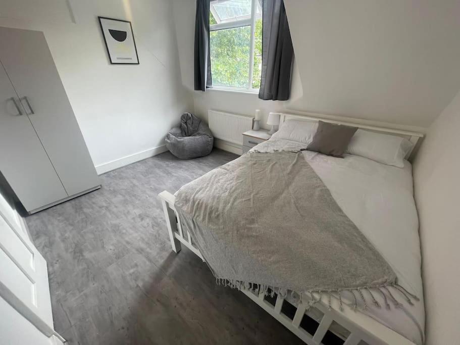 Lovely 2 Bed On Tower Bridge Apartamento Londres
