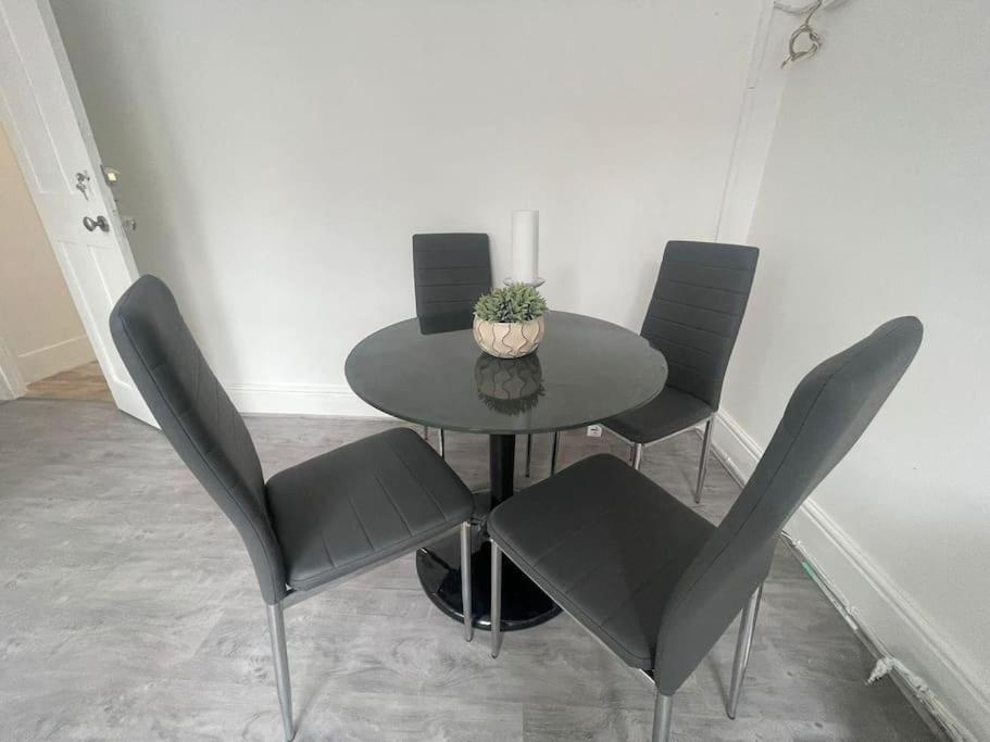 Lovely 2 Bed On Tower Bridge Apartamento