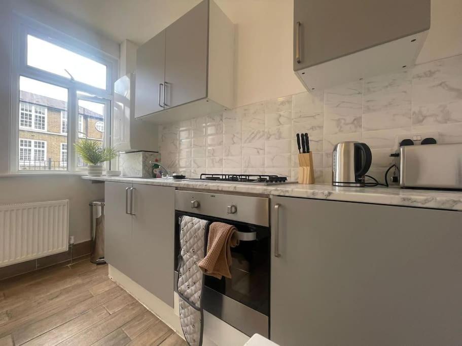 Lovely 2 Bed On Tower Bridge * Londres